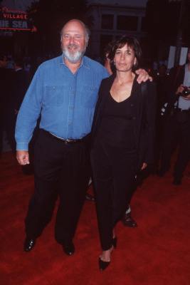 Rob Reiner and Michele Singer at event of Mickey Blue Eyes (1999)