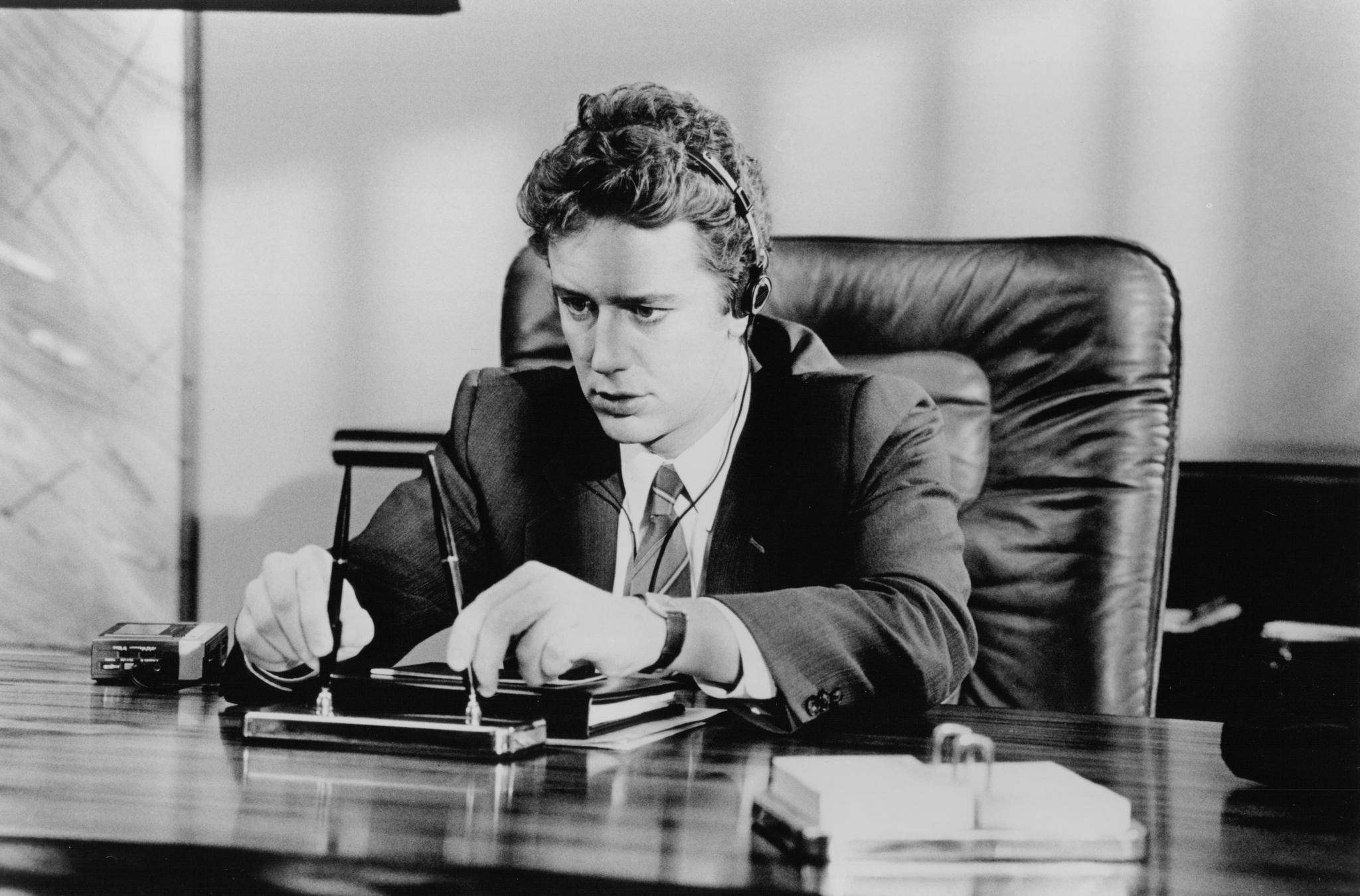 Still of Judge Reinhold in Head Office (1985)