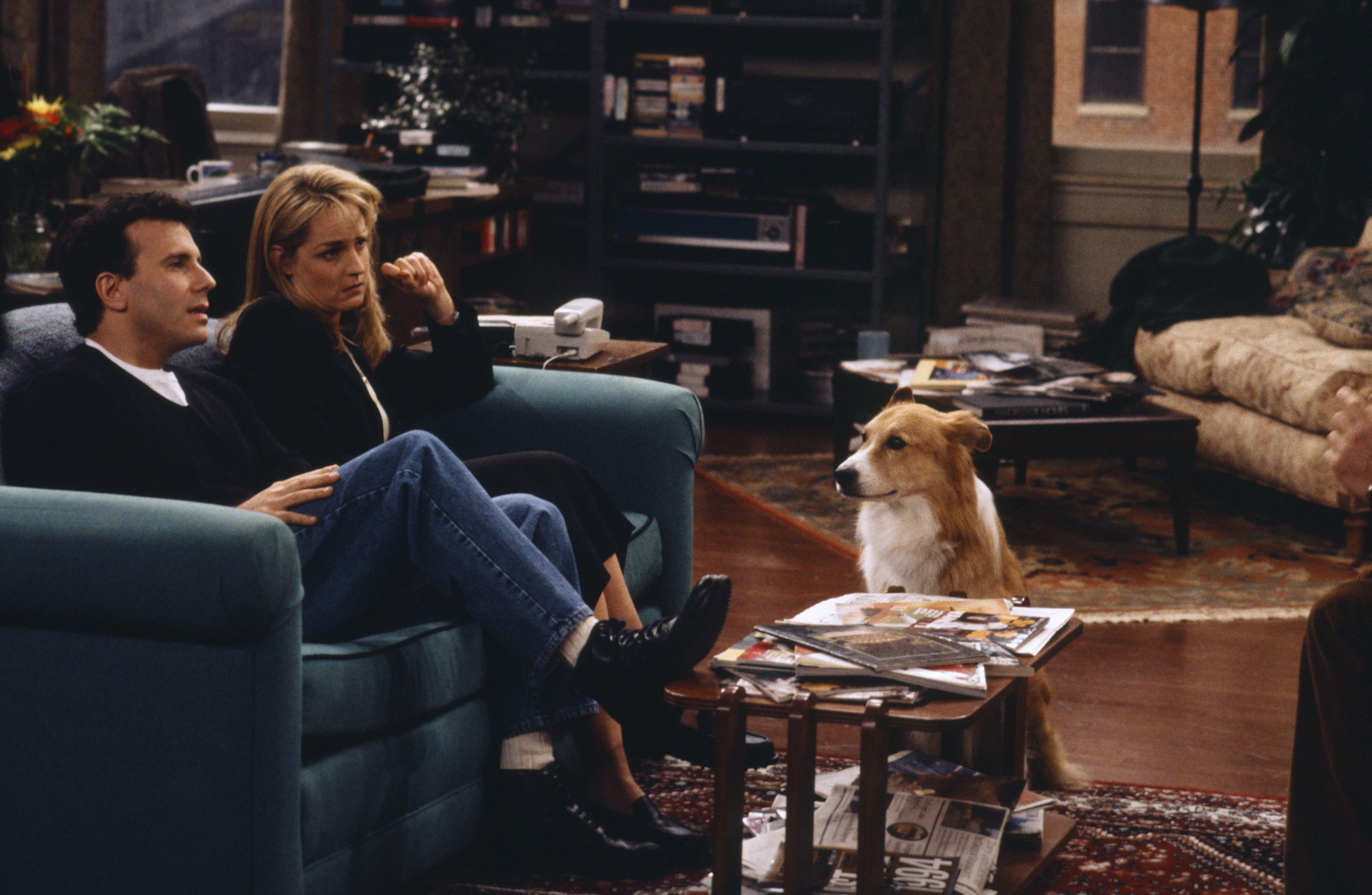 Still of Helen Hunt, Paul Reiser and Maui in Mad About You (1992)
