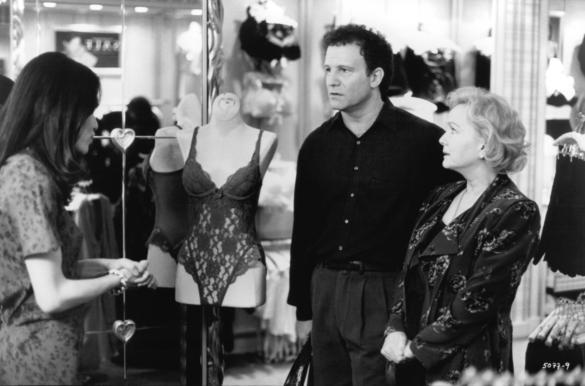 Still of Albert Brooks and Debbie Reynolds in Mother (1996)