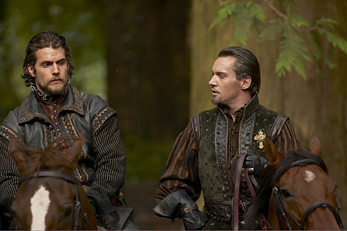 Still of Jonathan Rhys Meyers and Henry Cavill in The Tudors (2007)