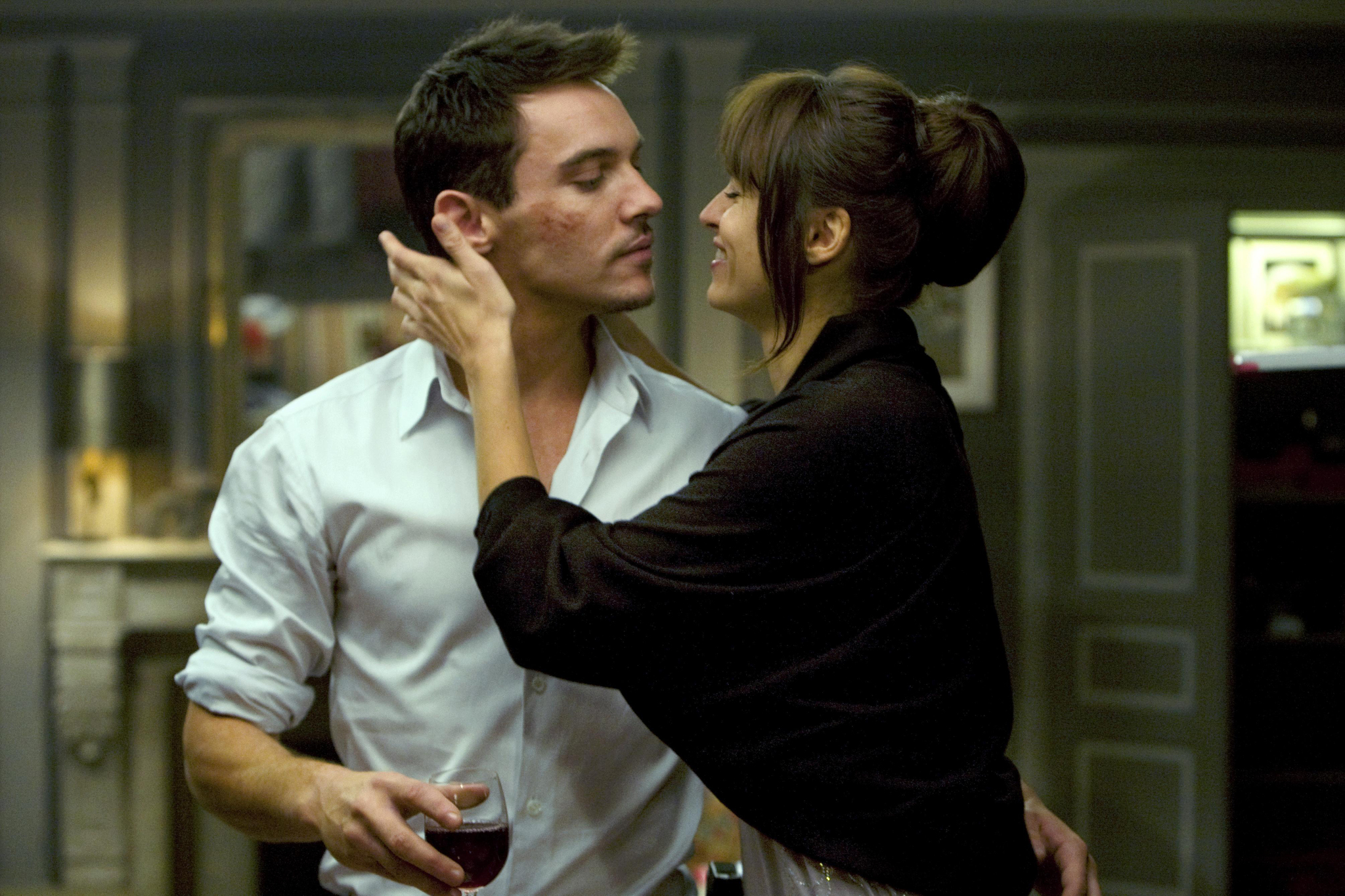 Still of Jonathan Rhys Meyers and Kasia Smutniak in From Paris with Love (2010)