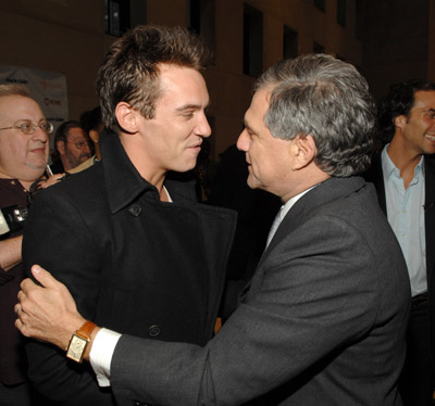 Jonathan Rhys Meyers and Leslie Moonves at event of The Tudors (2007)