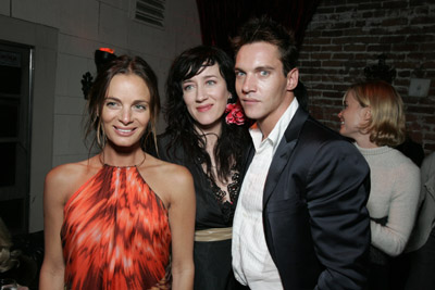 Gabrielle Anwar, Jonathan Rhys Meyers and Maria Doyle Kennedy at event of The Tudors (2007)