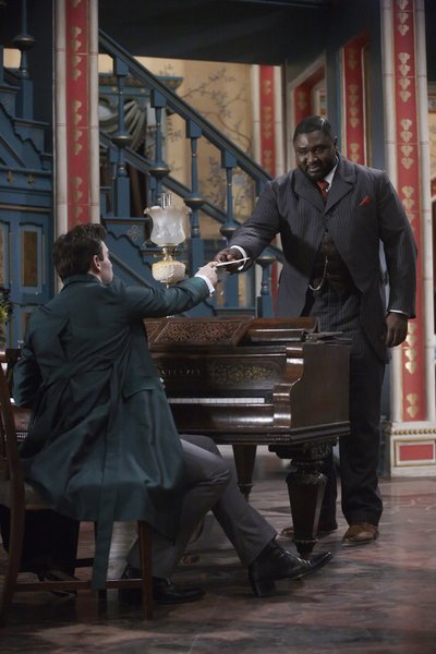 Still of Jonathan Rhys Meyers and Nonso Anozie in Dracula (2013)