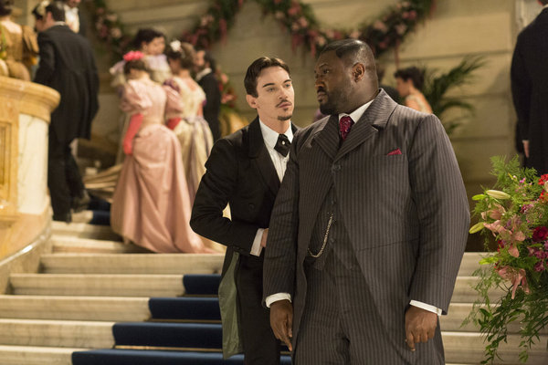 Still of Jonathan Rhys Meyers and Nonso Anozie in Dracula (2013)