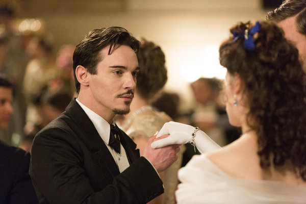 Still of Jonathan Rhys Meyers and Jessica De Gouw in Dracula (2013)