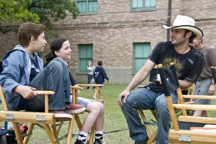 Still of Robert Rodriguez, Jimmy Bennett and Jolie Vanier in Shorts (2009)