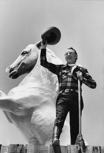 Roy Rogers and statue of Trigger
