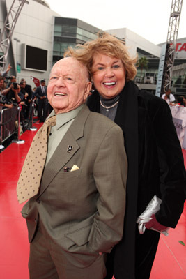 Mickey Rooney and Jan Rooney at event of This Is It (2009)