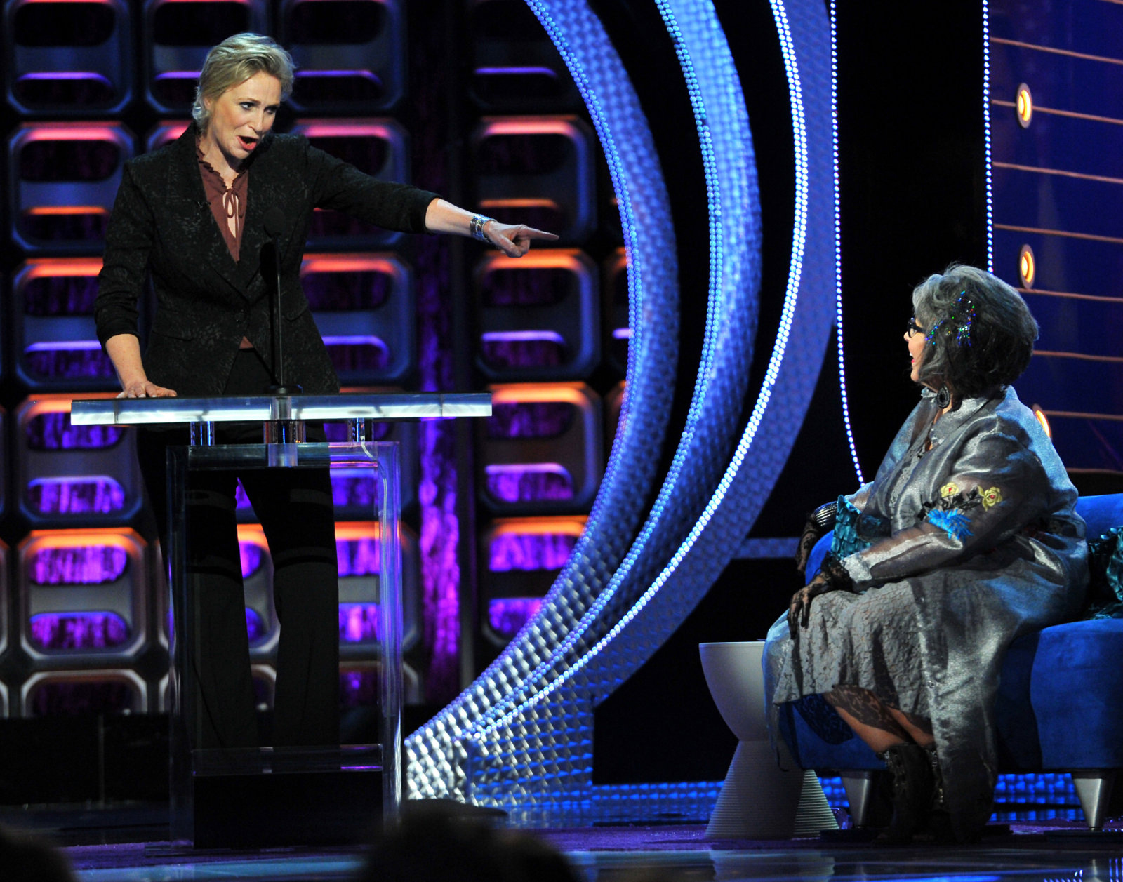 Still of Roseanne Barr and Jane Lynch in Comedy Central Roast of Roseanne (2012)