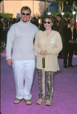 Roseanne Barr and Ben Thomas at event of Austin Powers: The Spy Who Shagged Me (1999)