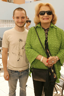Elijah Wood and Gena Rowlands at event of Paris, je t'aime (2006)