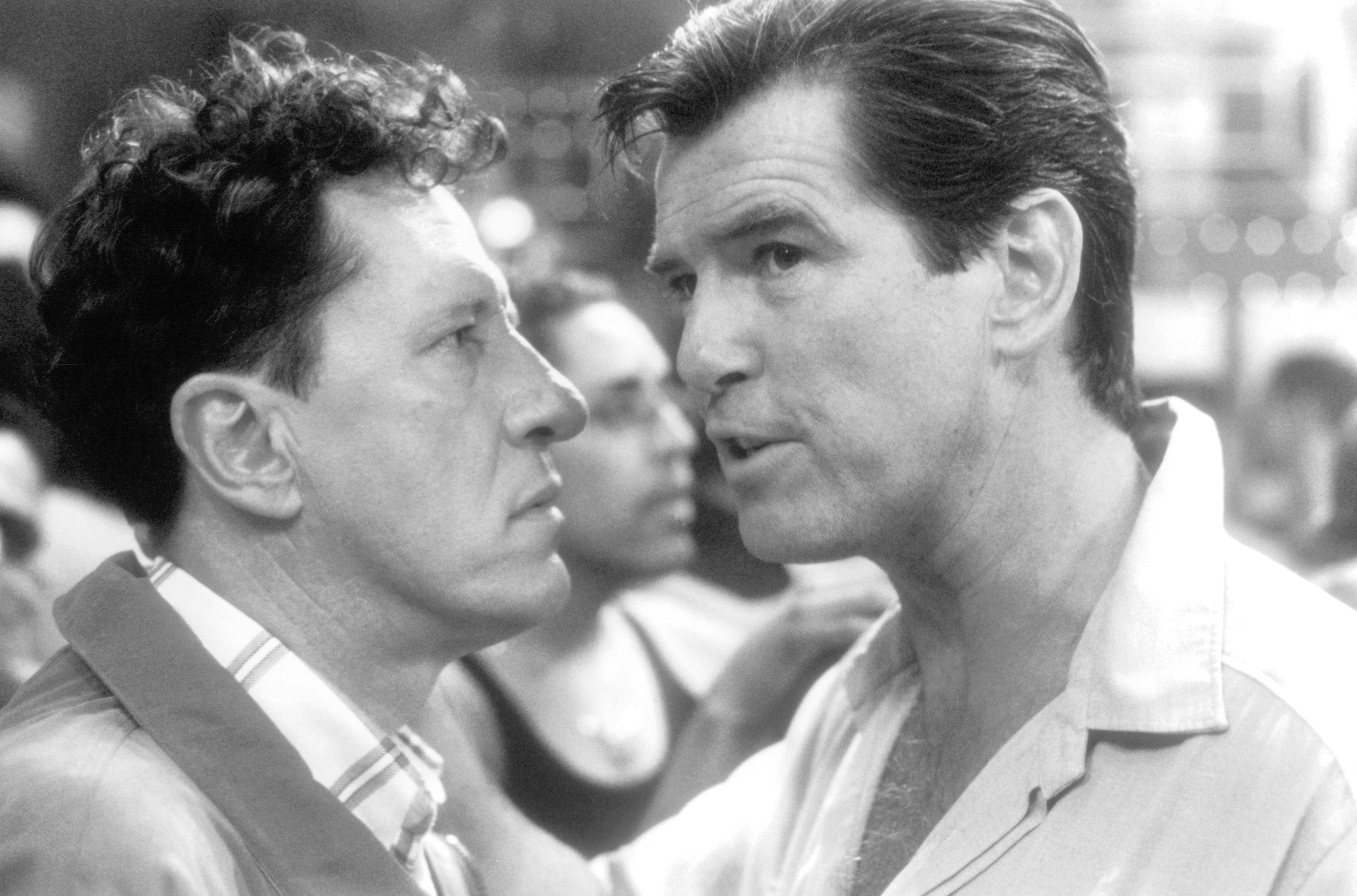 Still of Pierce Brosnan and Geoffrey Rush in The Tailor of Panama (2001)