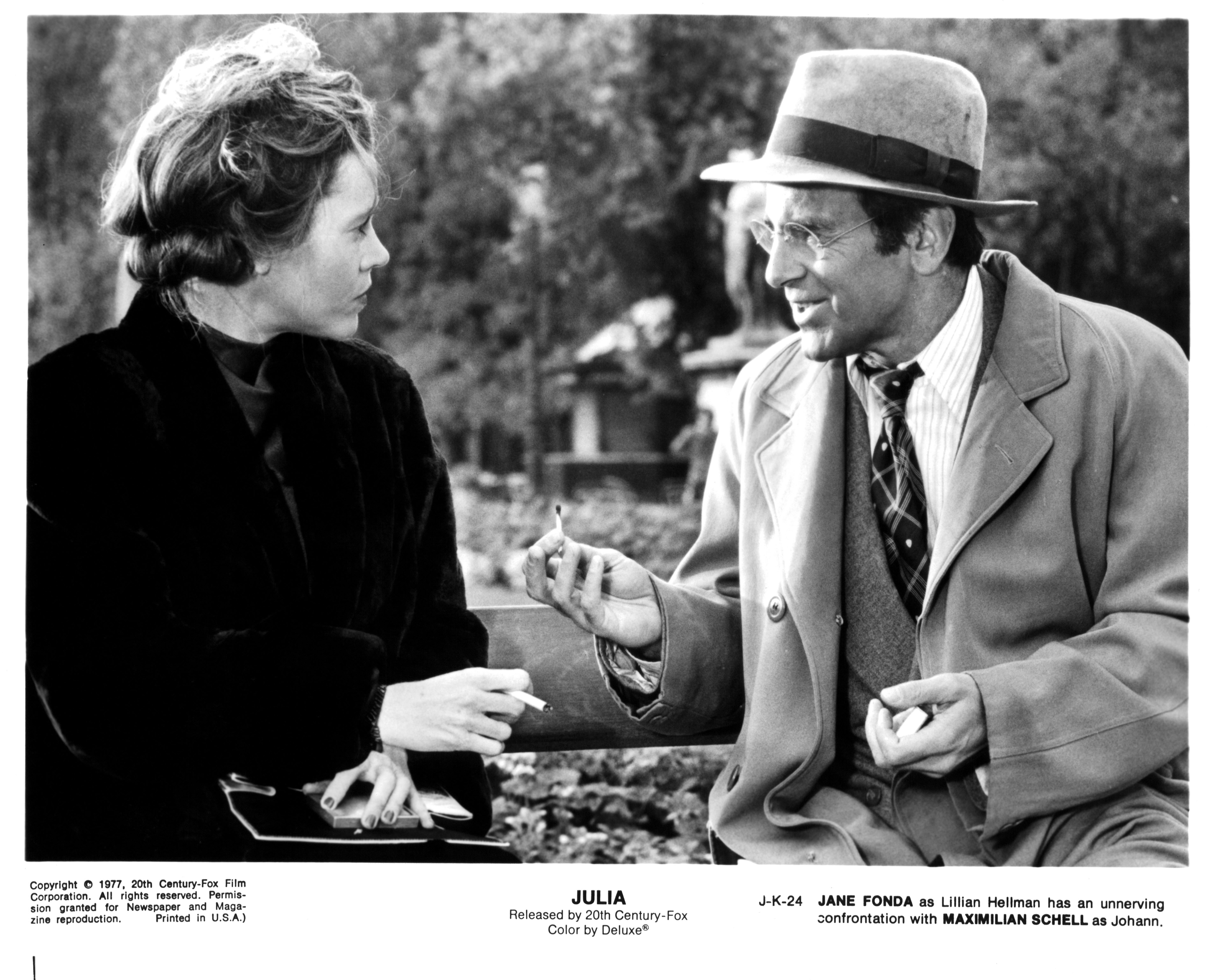 Still of Jane Fonda and Maximilian Schell in Julia (1977)