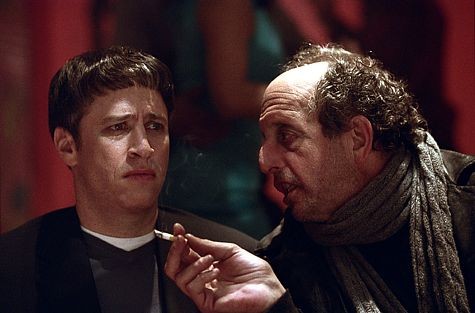 Still of Vincent Schiavelli and Jon Stewart in Death to Smoochy (2002)