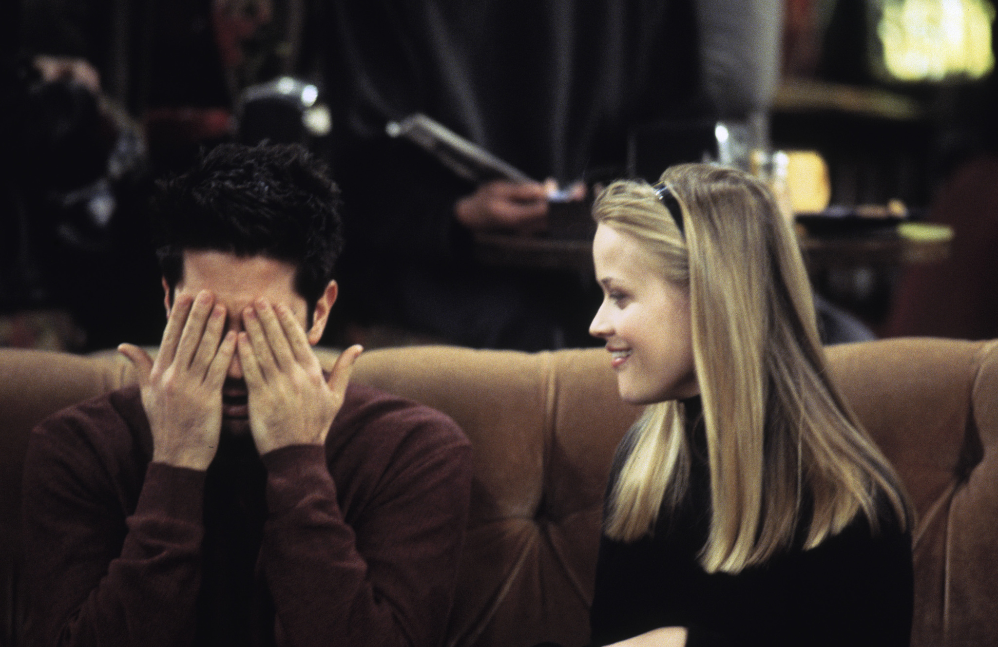 Still of Reese Witherspoon and David Schwimmer in Draugai (1994)