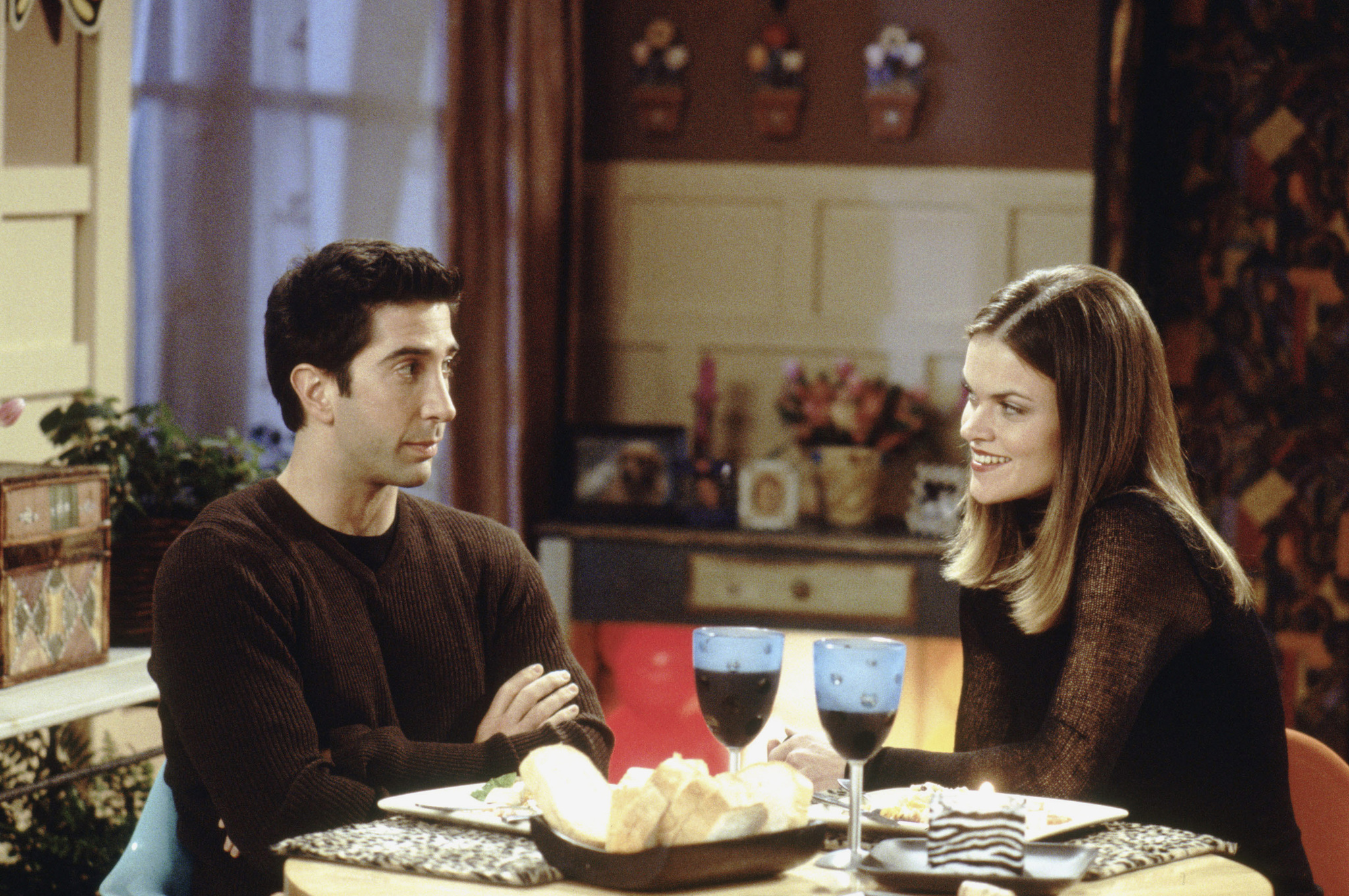 Still of David Schwimmer and Missi Pyle in Draugai (1994)