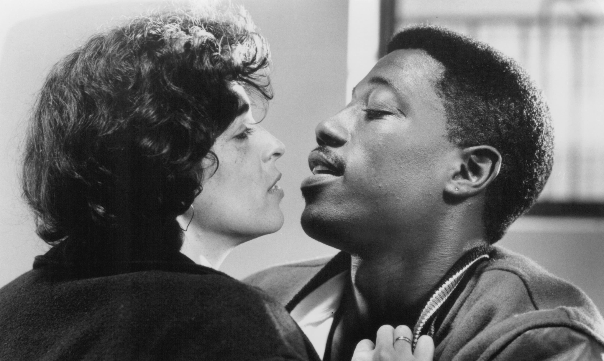 Still of Wesley Snipes and Annabella Sciorra in Jungle Fever (1991)
