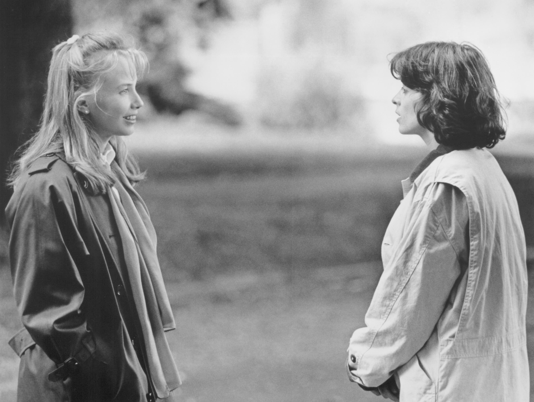Still of Rebecca De Mornay and Annabella Sciorra in The Hand That Rocks the Cradle (1992)