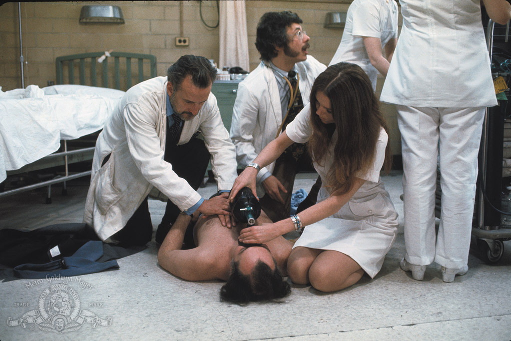 Still of Diana Rigg and George C. Scott in The Hospital (1971)