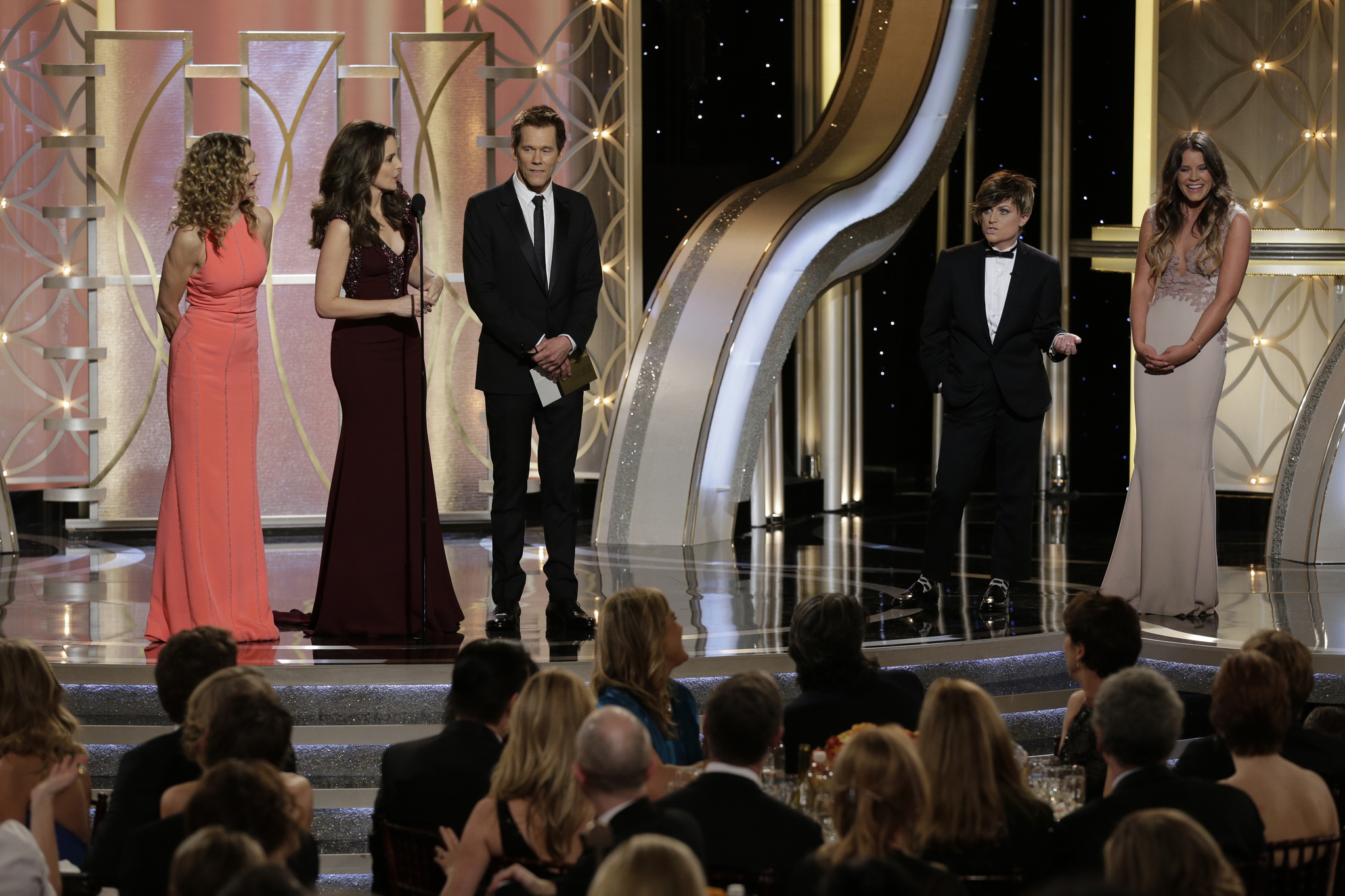 Kevin Bacon, Kyra Sedgwick, Tina Fey, Amy Poehler and Sosie Bacon at event of 71st Golden Globe Awards (2014)