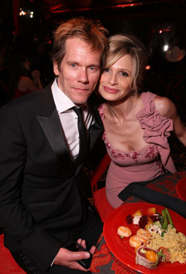 Kevin Bacon and Kyra Sedgwick at event of The 61st Primetime Emmy Awards (2009)