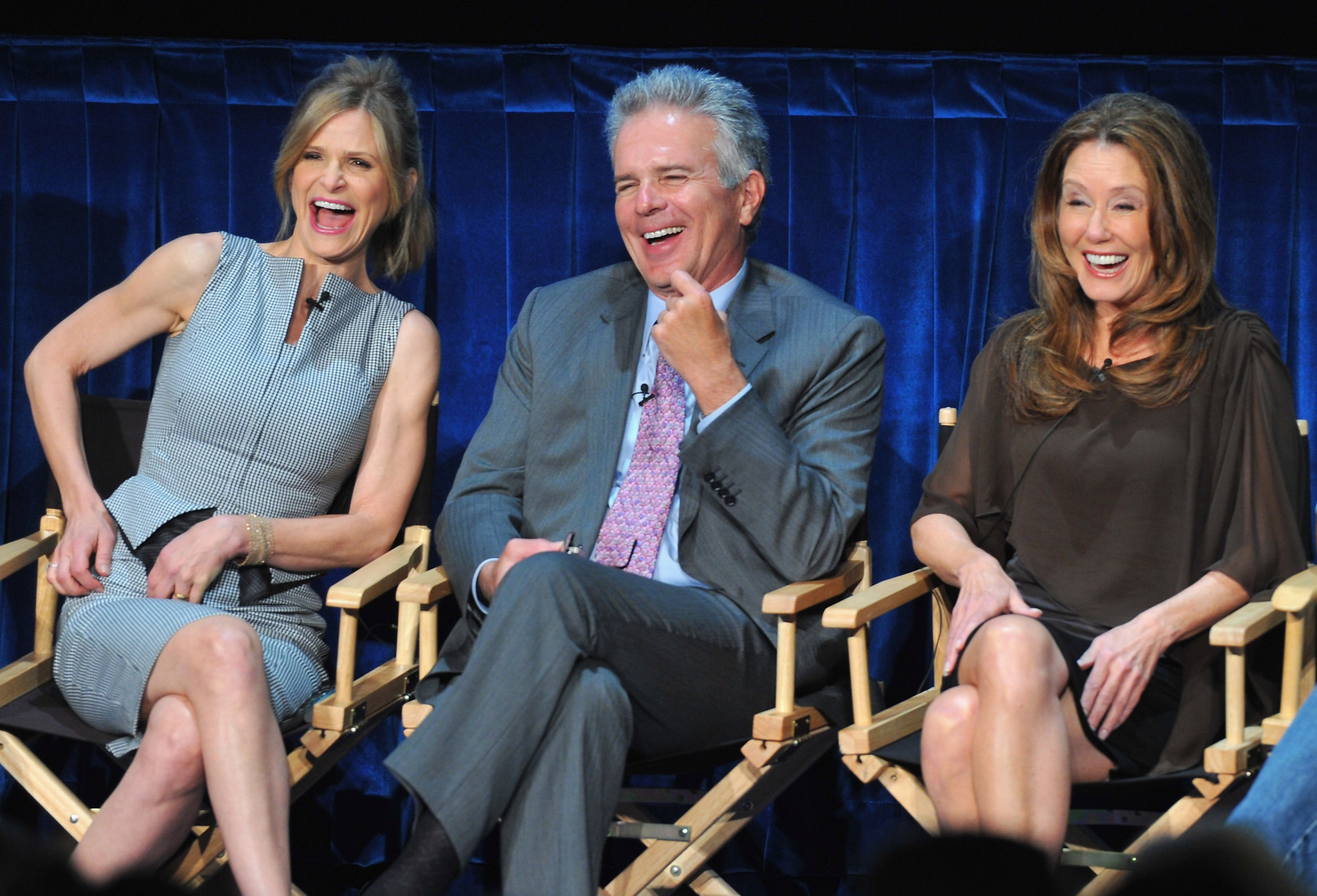 Mary McDonnell, Kyra Sedgwick and Tony Denison at event of Detektyve Dzonson (2005)