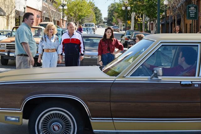 Still of George Segal, Jeff Garlin, Wendi McLendon-Covey, Troy Gentile and Hayley Orrantia in The Goldbergs (2013)