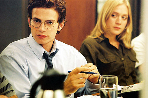 Still of Chloë Sevigny and Hayden Christensen in Shattered Glass (2003)