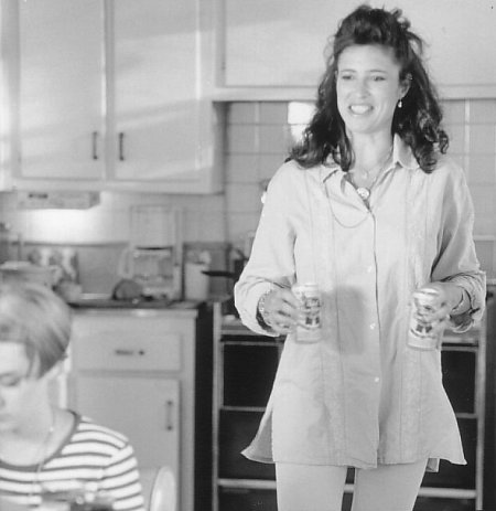 Still of Mimi Rogers and Chloë Sevigny in Trees Lounge (1996)