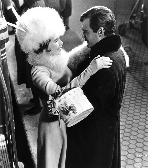 Still of Geraldine Chaplin and Omar Sharif in Doctor Zhivago (1965)