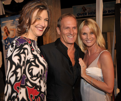 Nicollette Sheridan, Michael Bolton and Brenda Strong at event of Over Her Dead Body (2008)