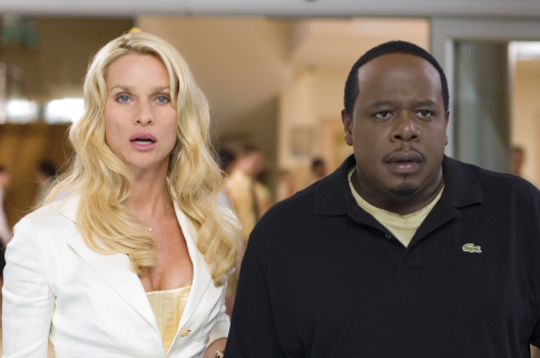 Still of Nicollette Sheridan and Cedric the Entertainer in Code Name: The Cleaner (2007)