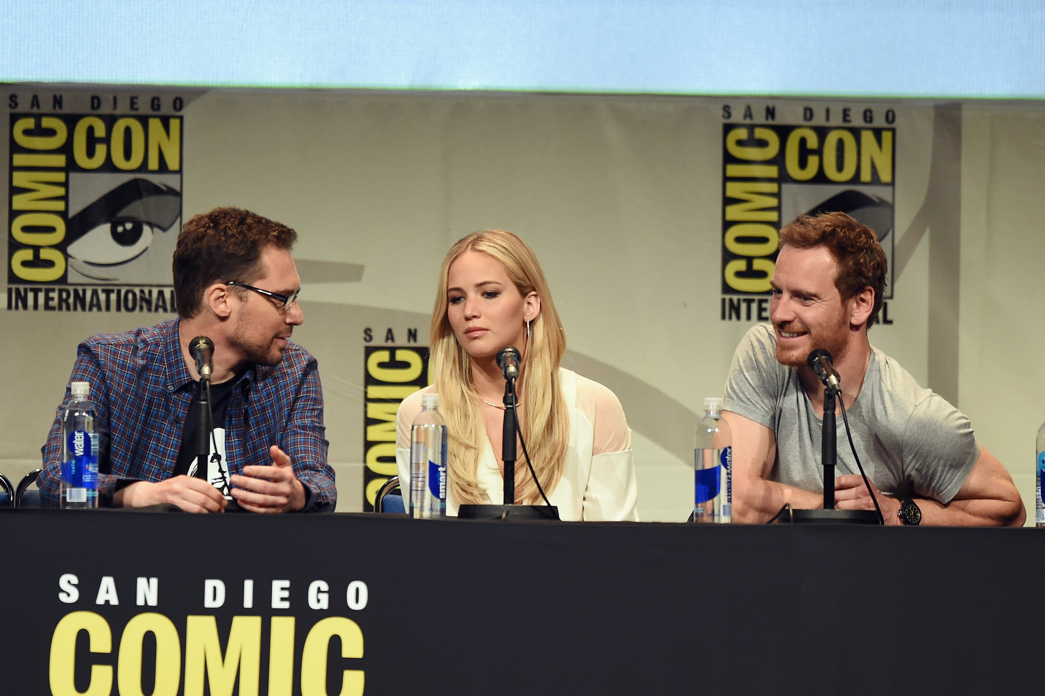 Bryan Singer, Michael Fassbender, Jennifer Lawrence and Kevin Winter at event of X-Men: Apocalypse (2016)