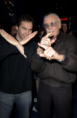 Bryan Singer and Stan Lee at event of Iksmenai 2 (2003)