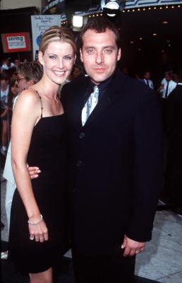 Tom Sizemore and Maeve Quinlan at event of Gelbstint eilini Rajena (1998)