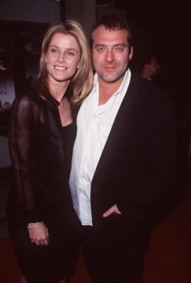 Tom Sizemore and Maeve Quinlan at event of From the Earth to the Moon (1998)