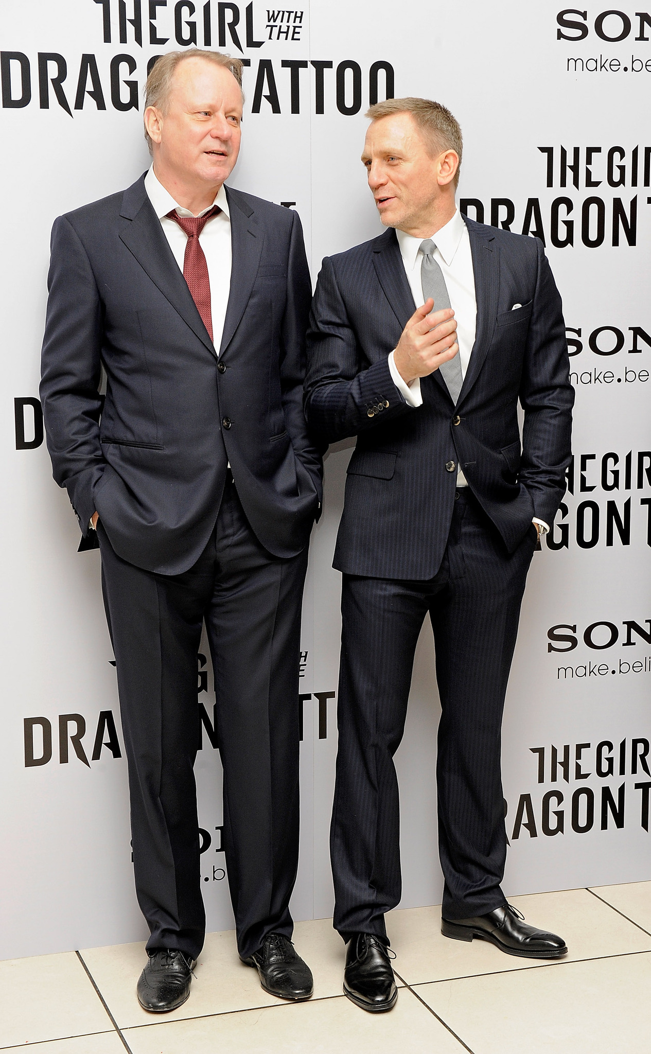 Stellan Skarsgård and Daniel Craig at event of Mergina su drakono tatuiruote (2011)