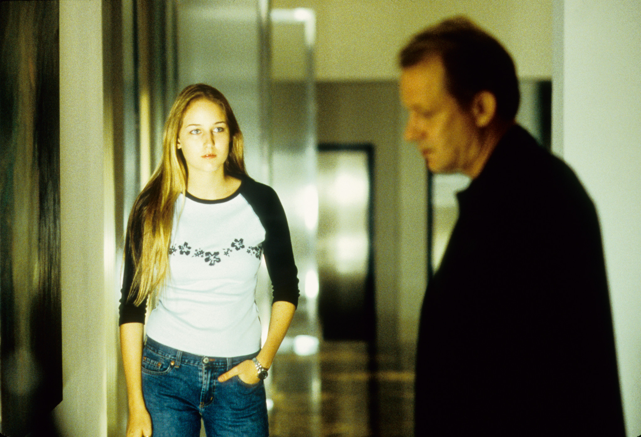 Still of Stellan Skarsgård and Leelee Sobieski in The Glass House (2001)