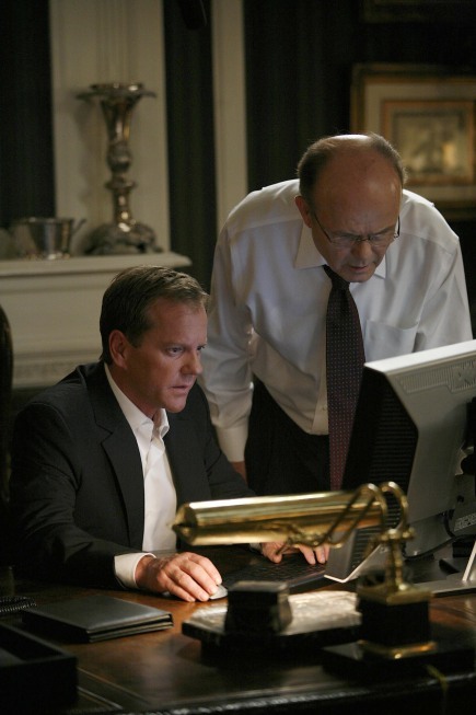 Still of Kiefer Sutherland and Kurtwood Smith in 24 (2001)