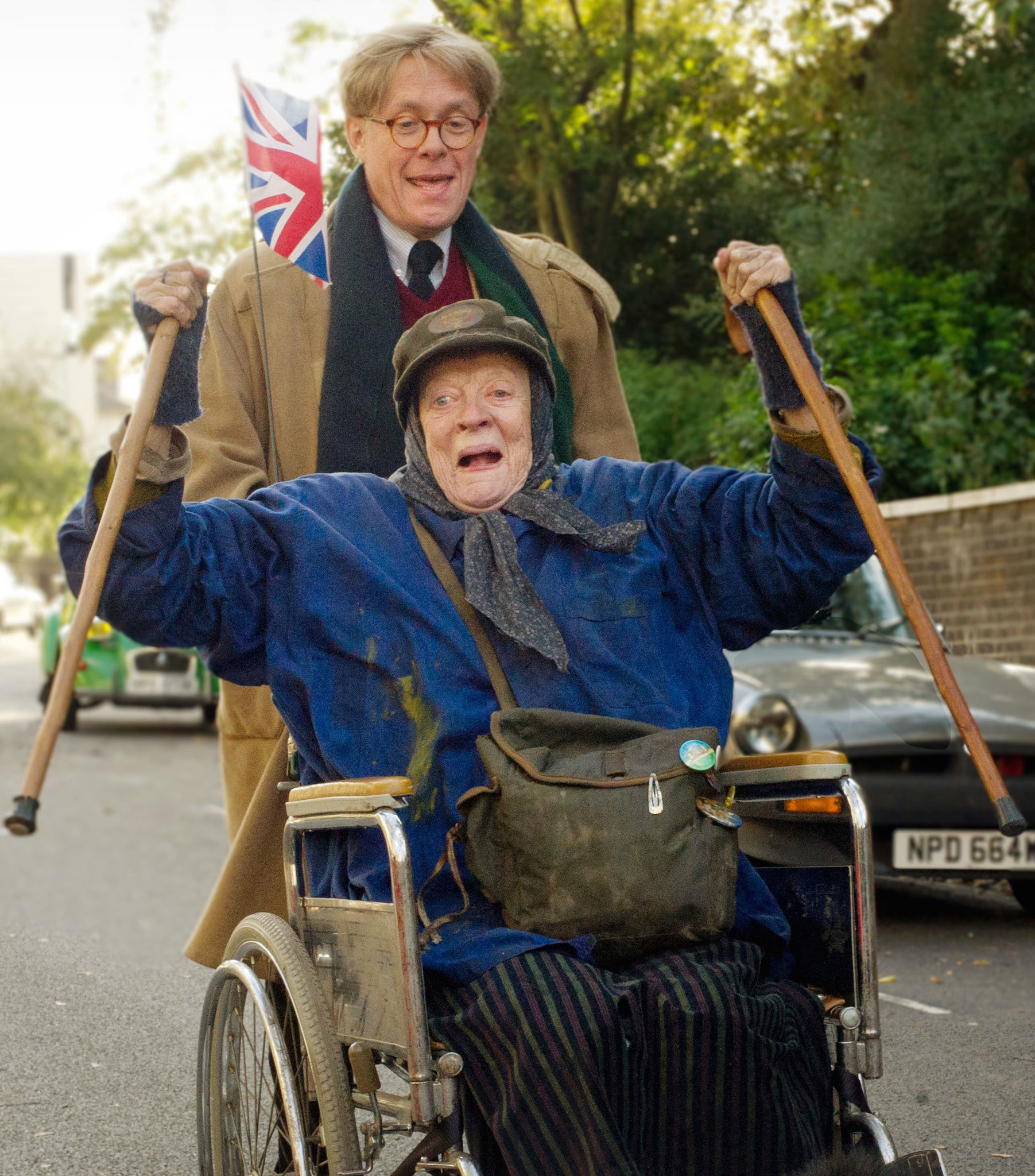 Still of Maggie Smith and Roger Allam in The Lady in the Van (2015)
