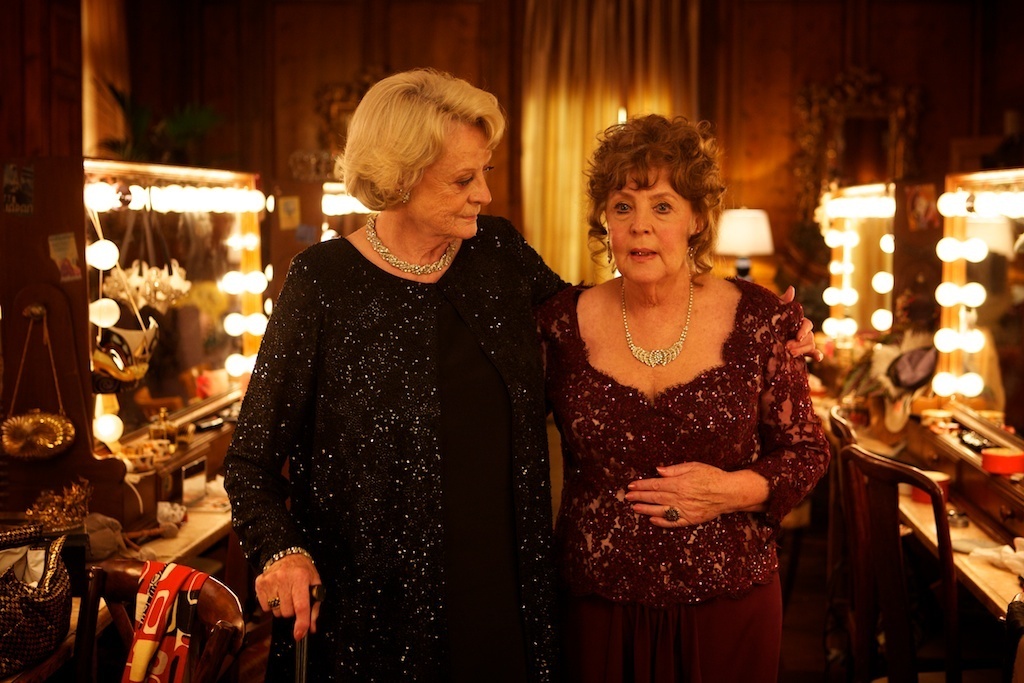 Still of Maggie Smith and Pauline Collins in Quartet (2012)