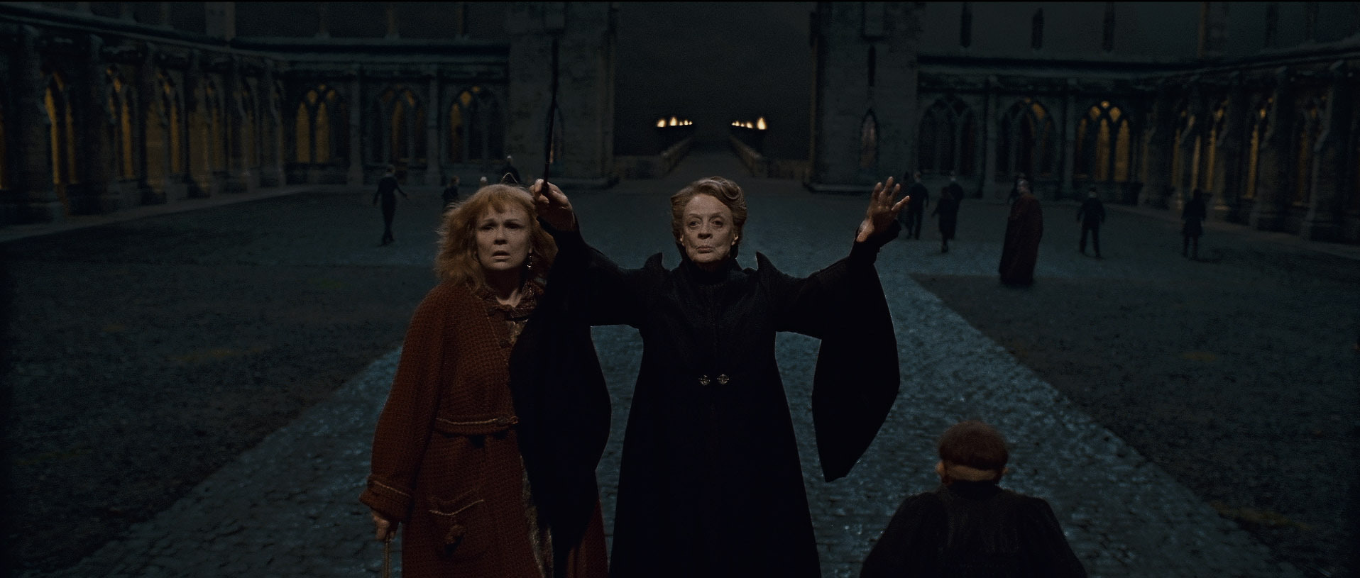 Still of Maggie Smith and Julie Walters in Haris Poteris ir mirties relikvijos. 2 dalis (2011)