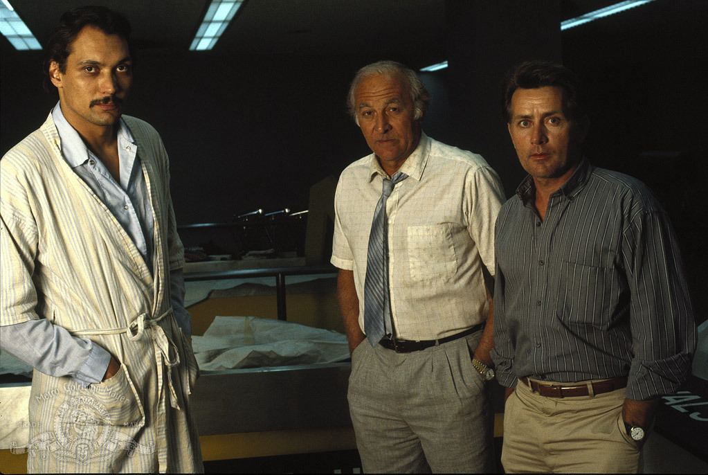 Still of Martin Sheen, Jimmy Smits and Robert Loggia in The Believers (1987)