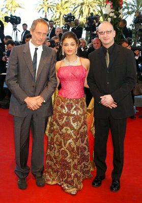 Steven Soderbergh and Aishwarya Rai Bachchan at event of Fanfanas Tulpe (2003)