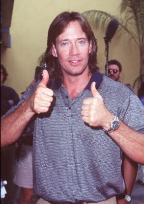 Kevin Sorbo at event of Kull the Conqueror (1997)