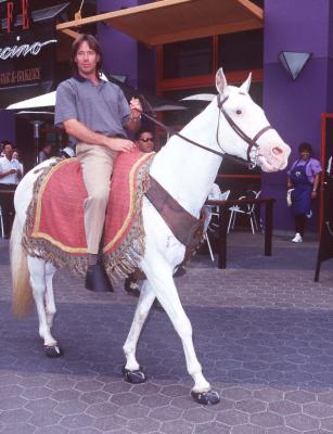 Kevin Sorbo at event of Kull the Conqueror (1997)