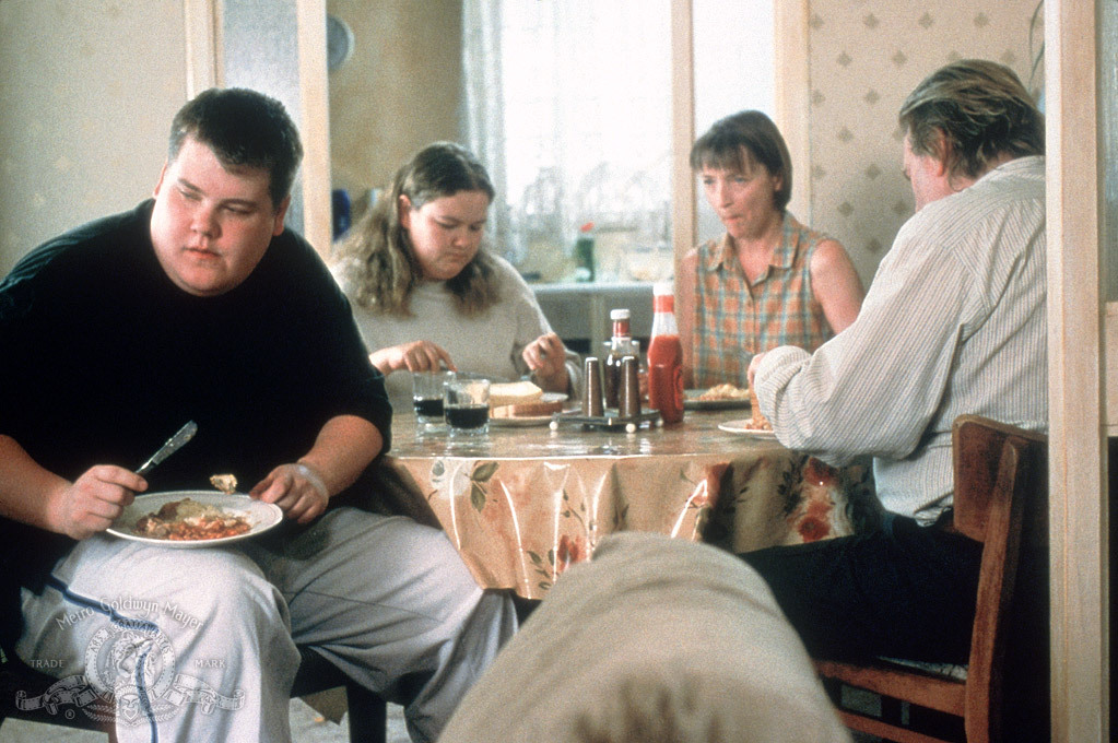 Still of Timothy Spall, James Corden, Alison Garland and Lesley Manville in All or Nothing (2002)