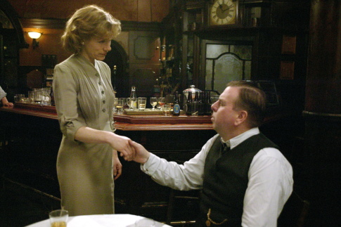 Still of Timothy Spall and Juliet Stevenson in The Last Hangman (2005)